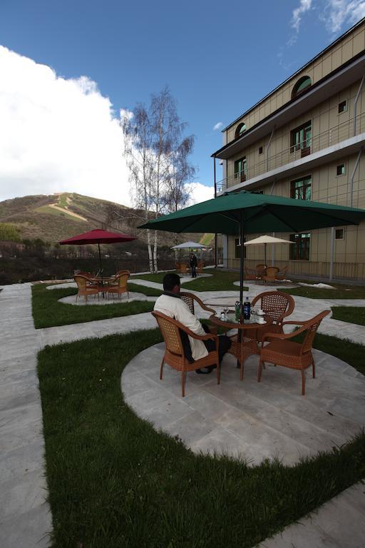 Nairi Hotel Jermuk Eksteriør billede